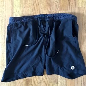 Vuori Bahia 6 inch board shorts. Size medium